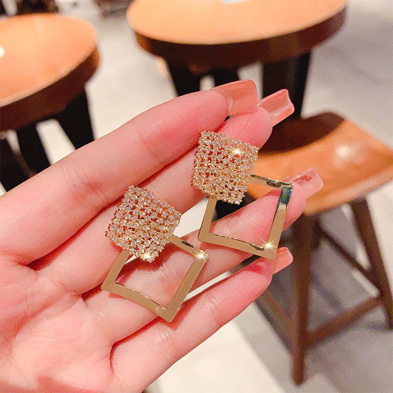 复古新款年银针时尚东耳钉大门