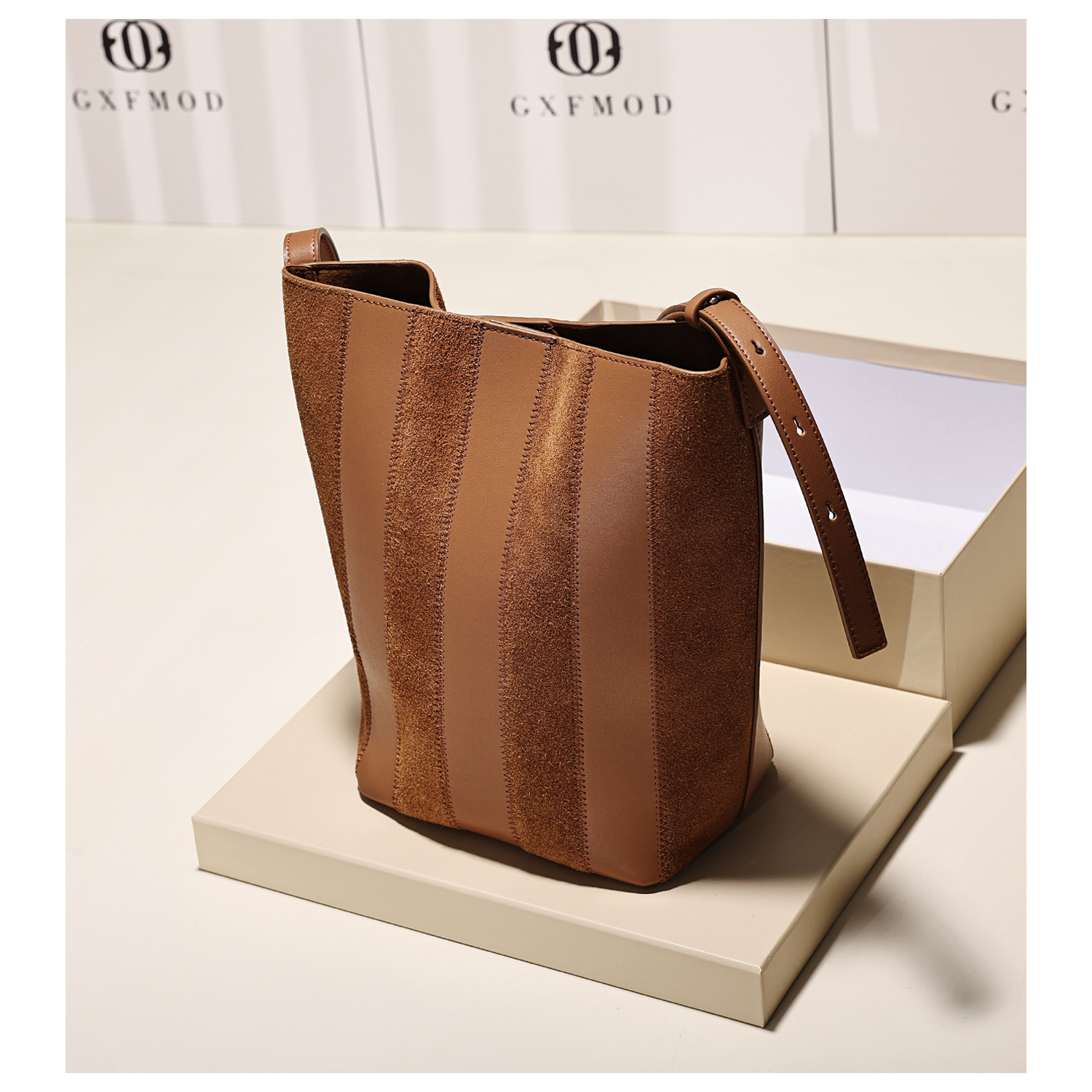 小众设计麂皮绒条纹水桶包女