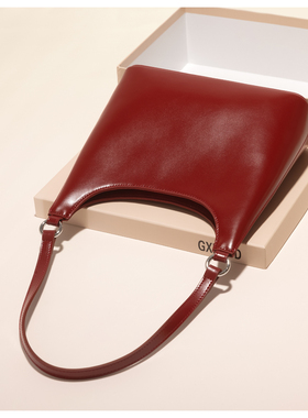 GXFMOD新款高级感牛皮包女腋下红色婚包2026复古风单肩斜挎结婚包