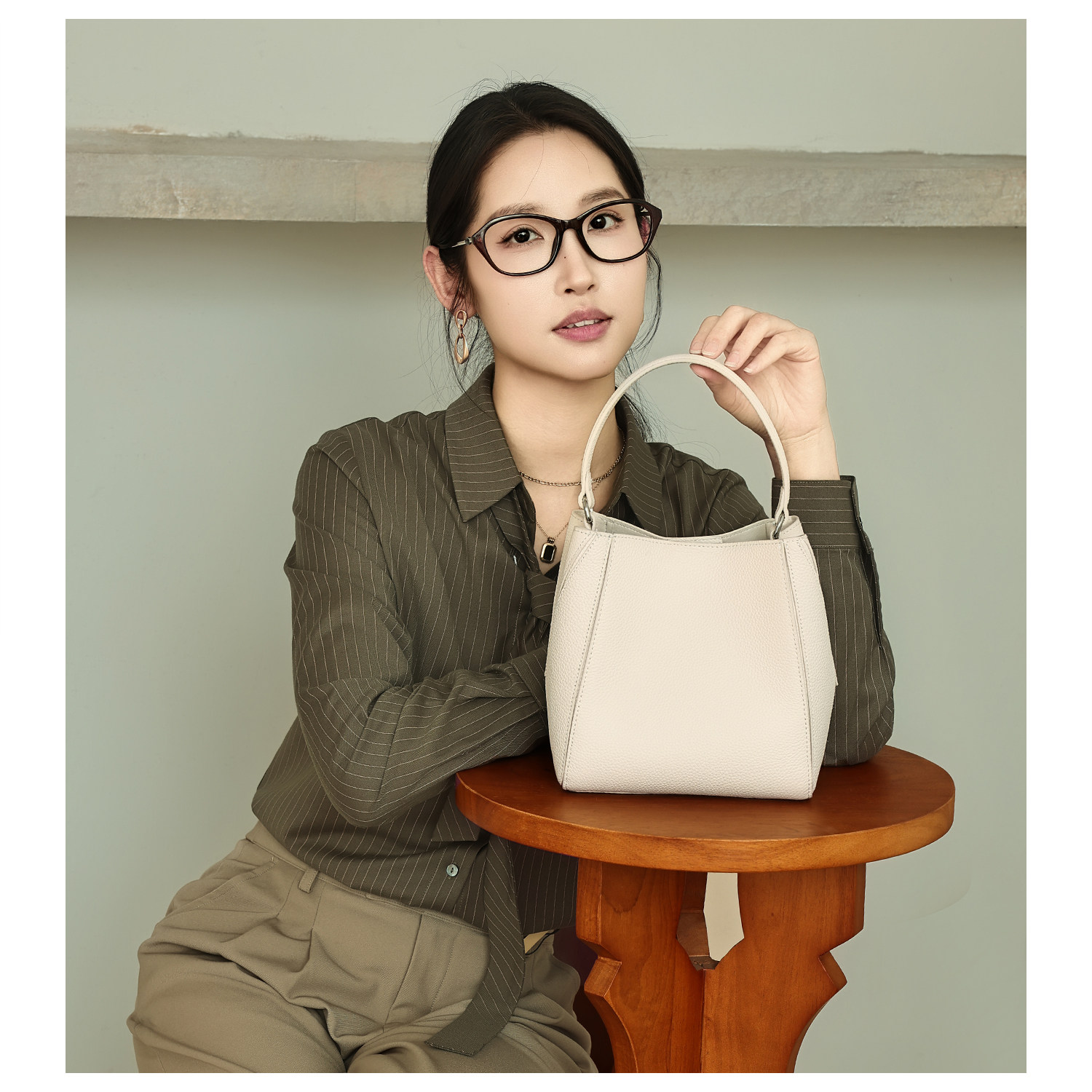 GXFMOD高级感牛皮水桶包女2026春夏新款通勤简约时尚单肩包斜挎包