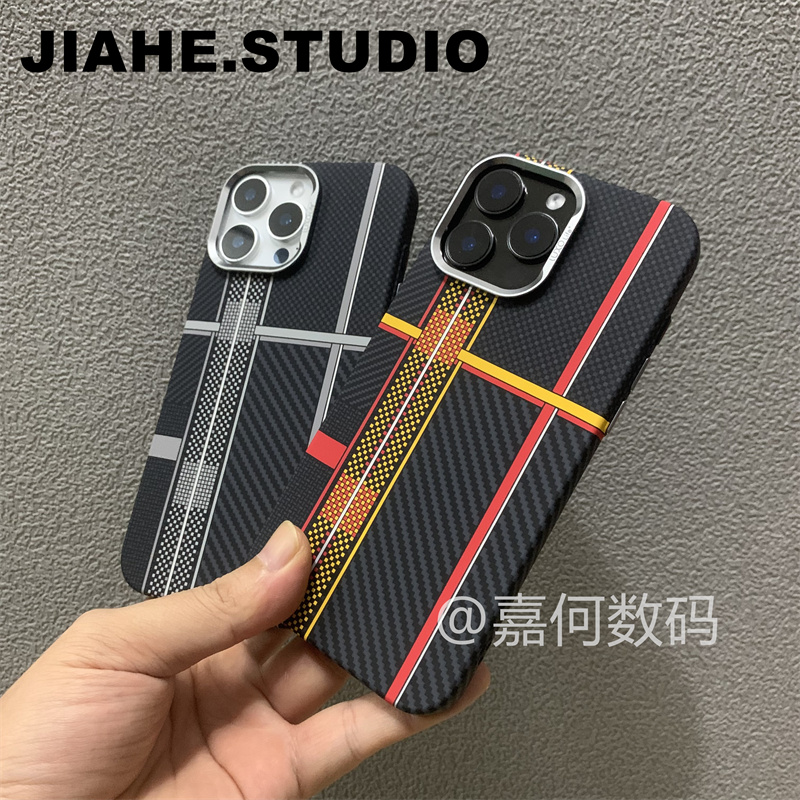 撞色条纹碳纤维纹理PC材质适用iPhone16proMax手机壳磁吸充电苹果15proMax硬壳14proMax浮雕13保护壳轻奢肤感