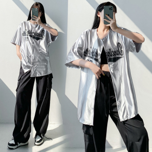 2025春季现代演出服装银色男女上衣嘻哈街舞工装裤表演宽松舞蹈服