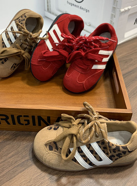 18809复古豹纹德训鞋2026新款女童红色软底百搭休闲鞋儿童运动鞋