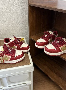 11655潮童红色板鞋2026新款男女童低帮百搭运动鞋中大童休闲单鞋