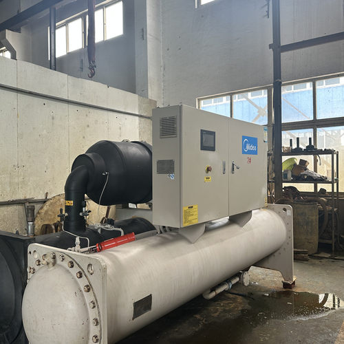美的满液式冷水机组890KW9成新