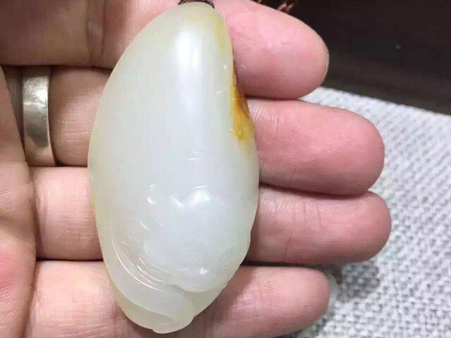 【寶玉齋】新疆和田玉籽料原石◆猫蝶富贵◆苏州玉雕玉石耄耋挂件