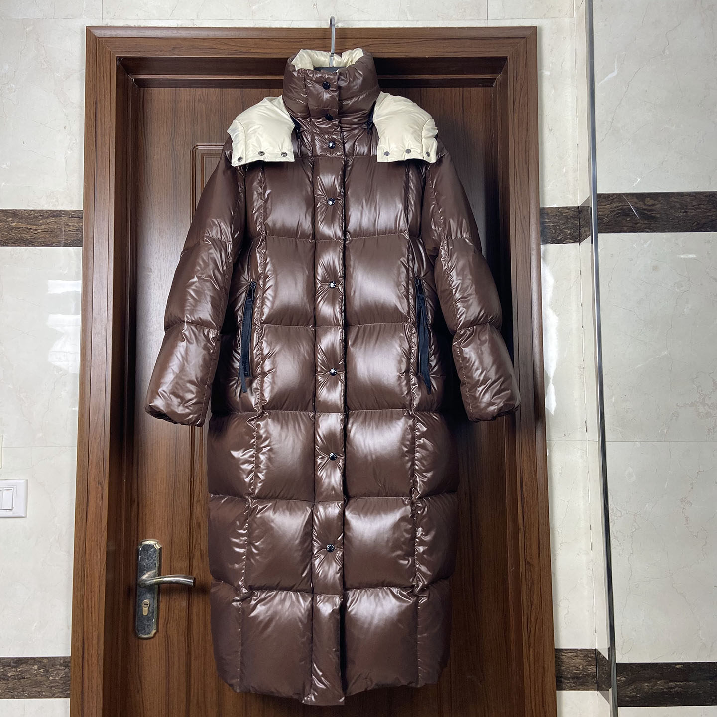 加厚宽松过膝长款羽绒服女高领面包服棕色立领外套冬