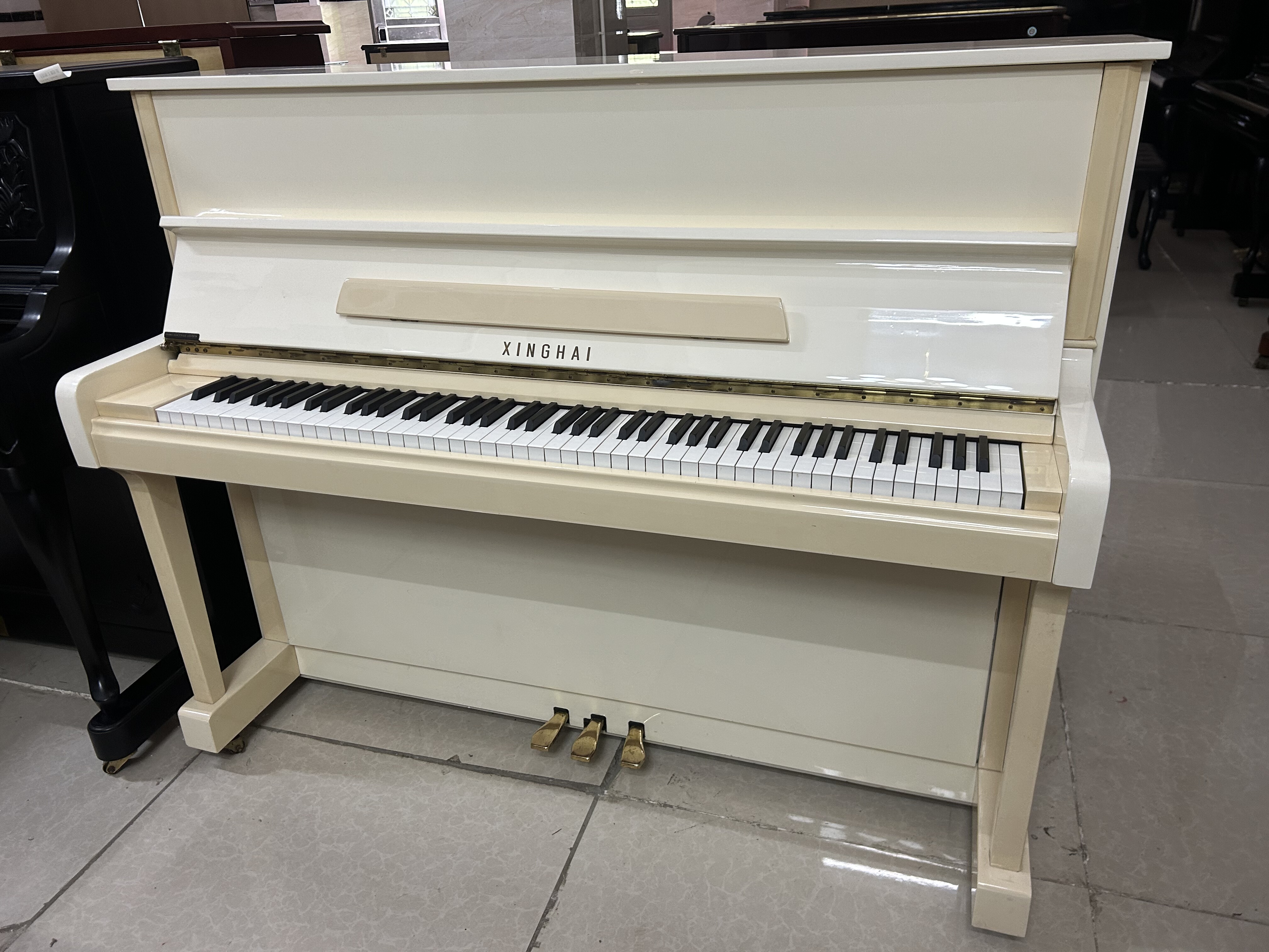 2013年星海bs120二手钢琴家用练习考级学生中老年人专业二手原装