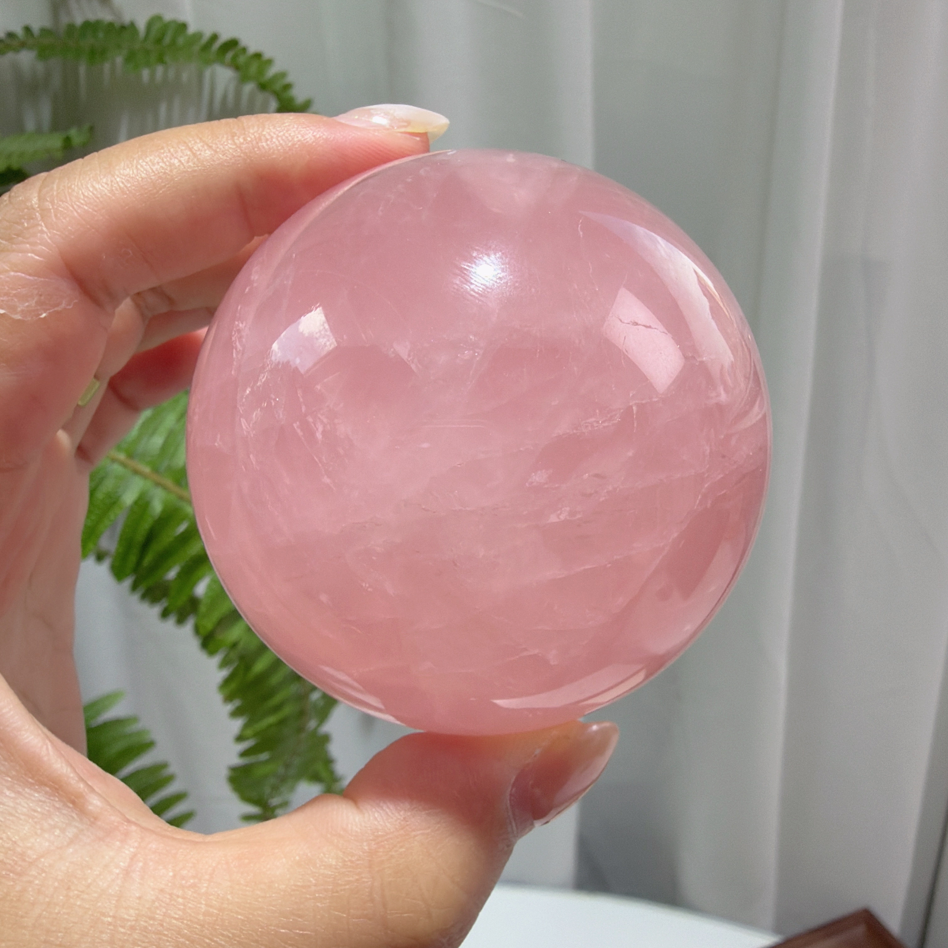 天然粉晶球星光马粉球颜色粉润摆件直径:6.38cm，重361.6g，103号