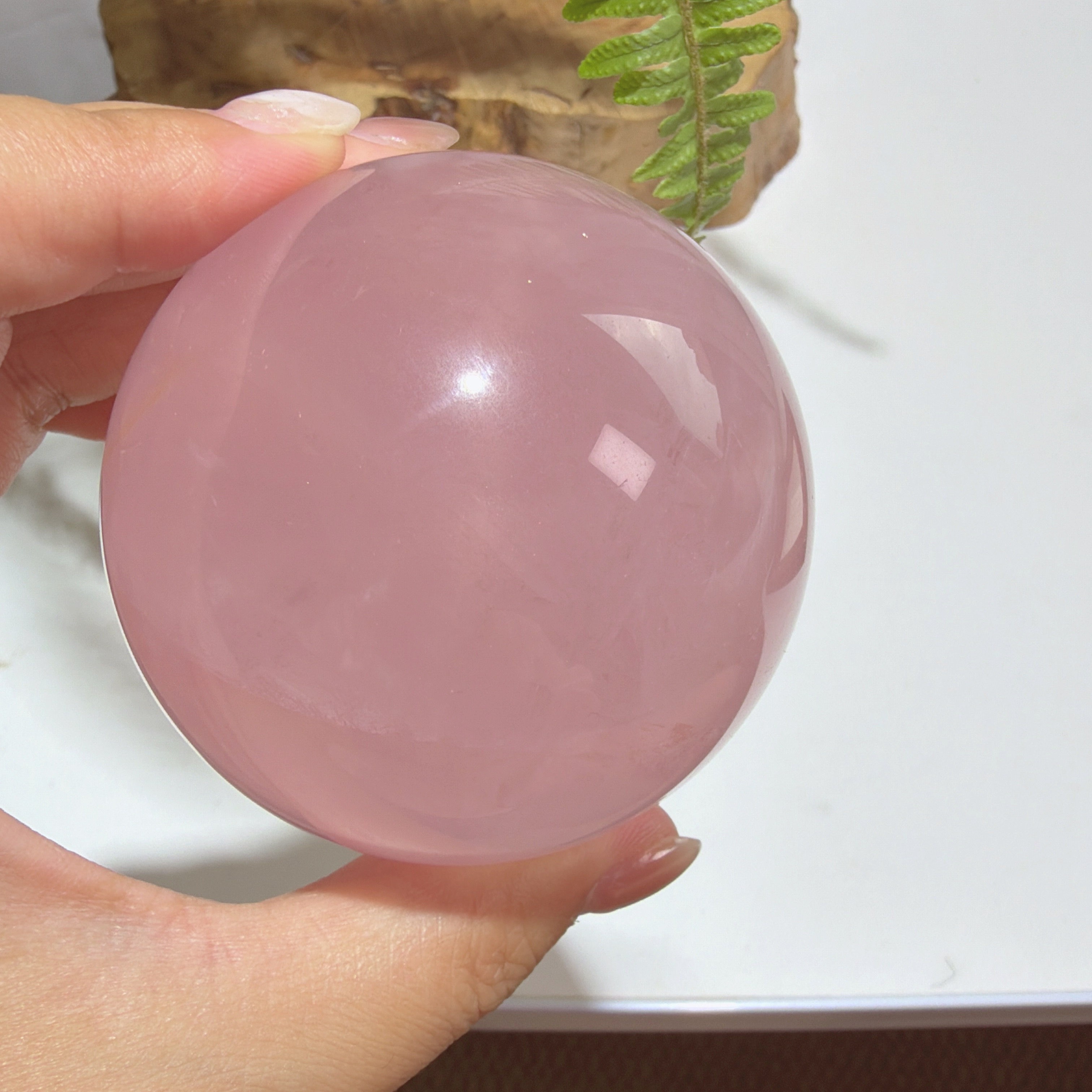 天然粉晶球星光马粉球颜色粉润摆件直径:6.58cm，重396.3g，102号