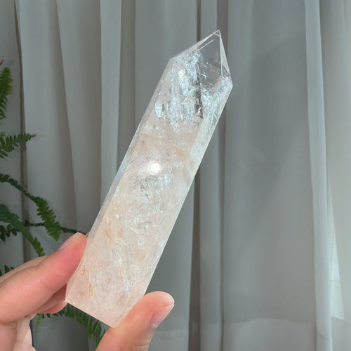 天然透粉阿塞彩虹水晶柱摆件：125*33mm，重：191g，226号