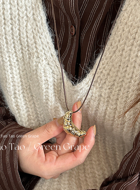 韩系极简金色牛角包黑皮绳项链女2024新款气质长款挂脖毛衣链配饰