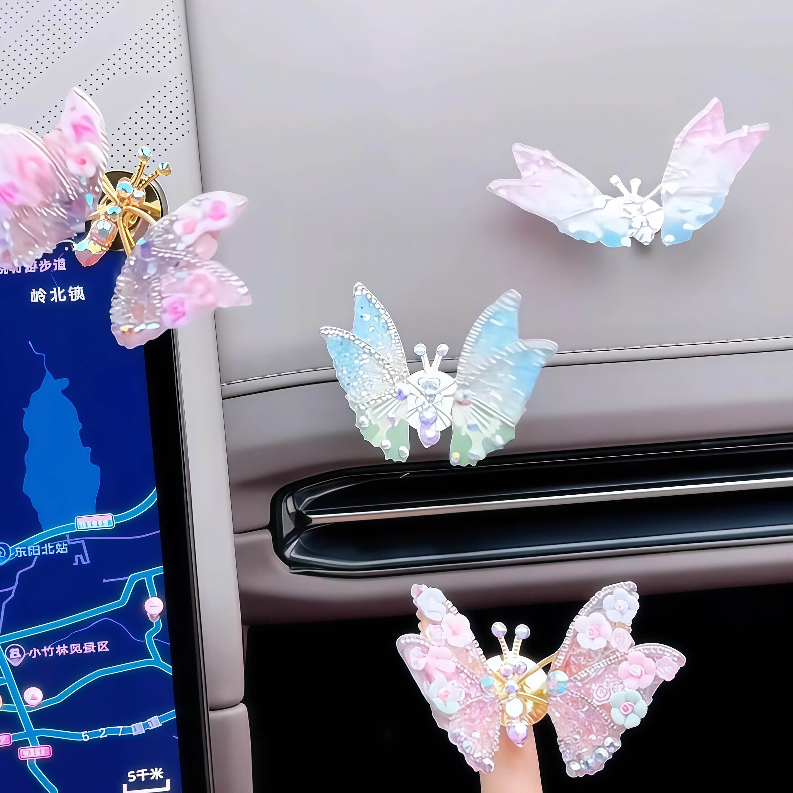镶钻会动蝴蝶汽车摆件创意治愈立体车载清新中控台电脑大屏装饰品