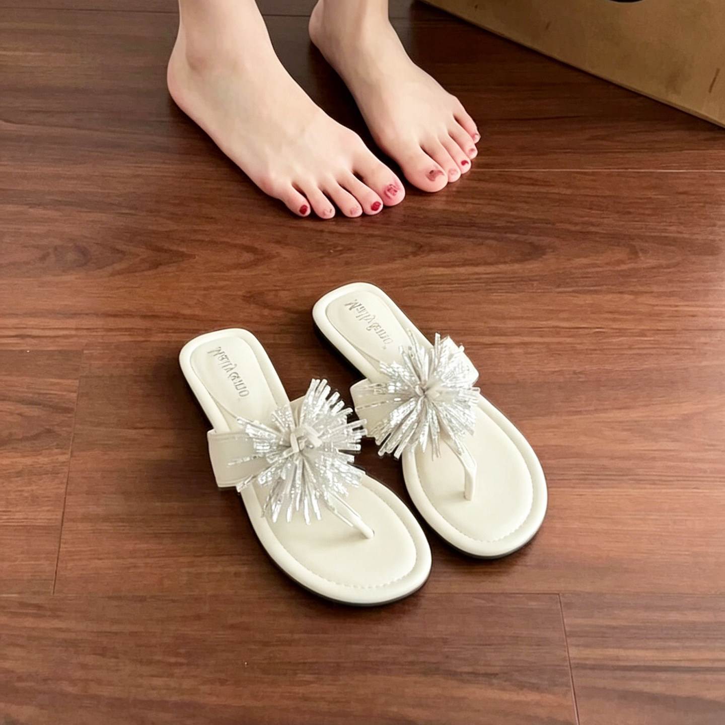 法式烟花水钻凉拖鞋防滑夹趾人字拖仙女风配裙子拖鞋夏天平底凉拖