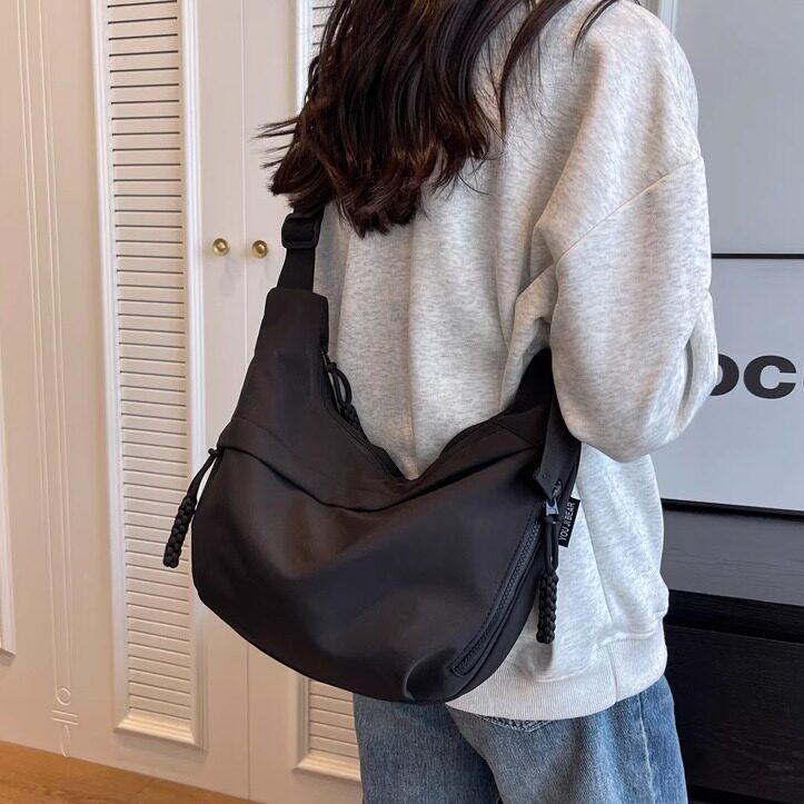 斜挎包女包2026新款大容量帆布休闲饺子包女士轻便运动单肩背包潮