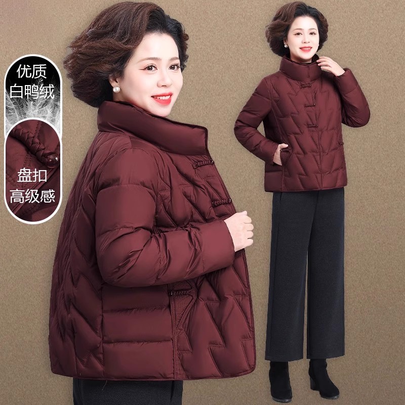 小个子妈妈冬装羽绒服短款中年女士洋气上衣中老年人秋冬季外套女