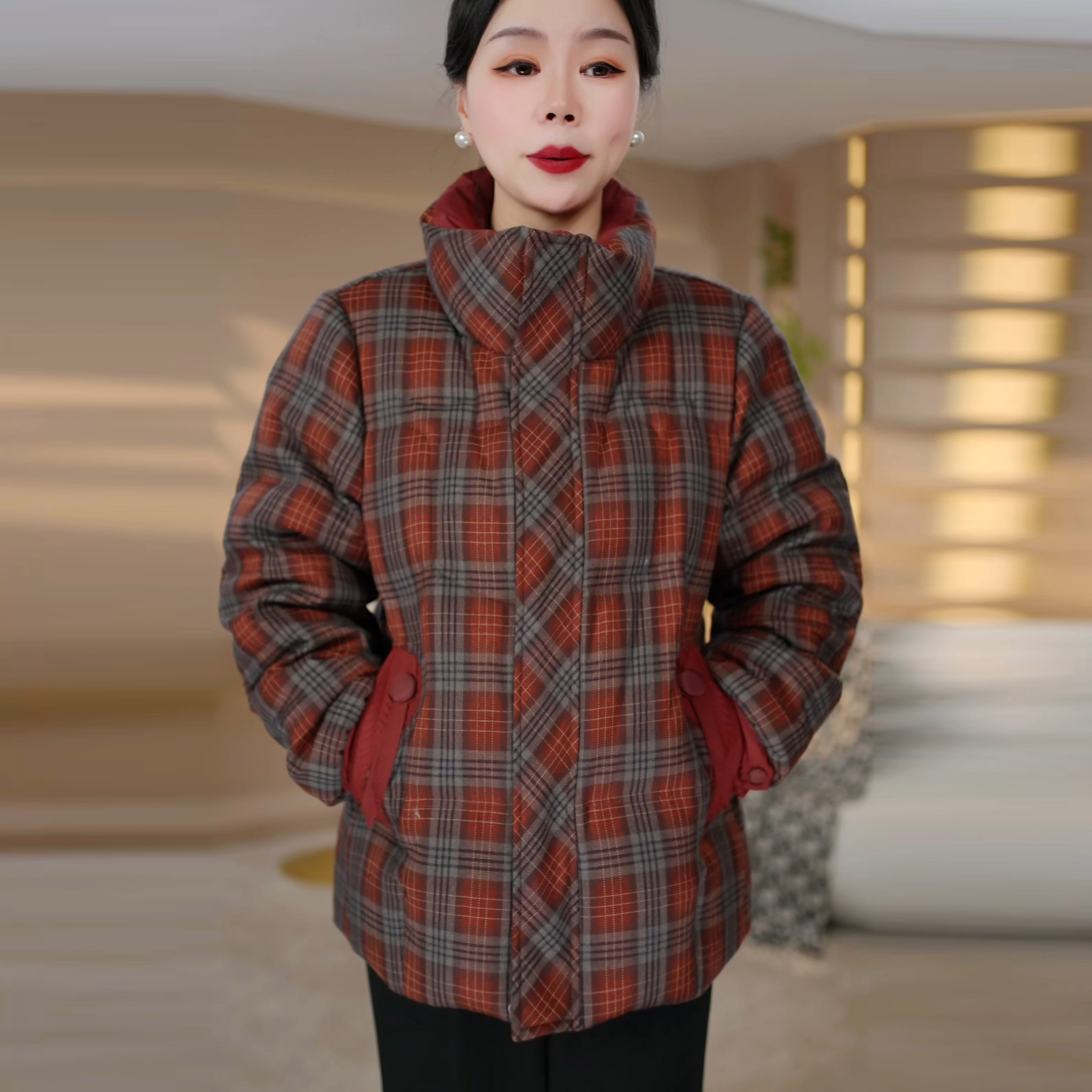 格子羽绒服女冬2025年洋气时尚加厚保暖宽松休闲拼色妈妈装外套