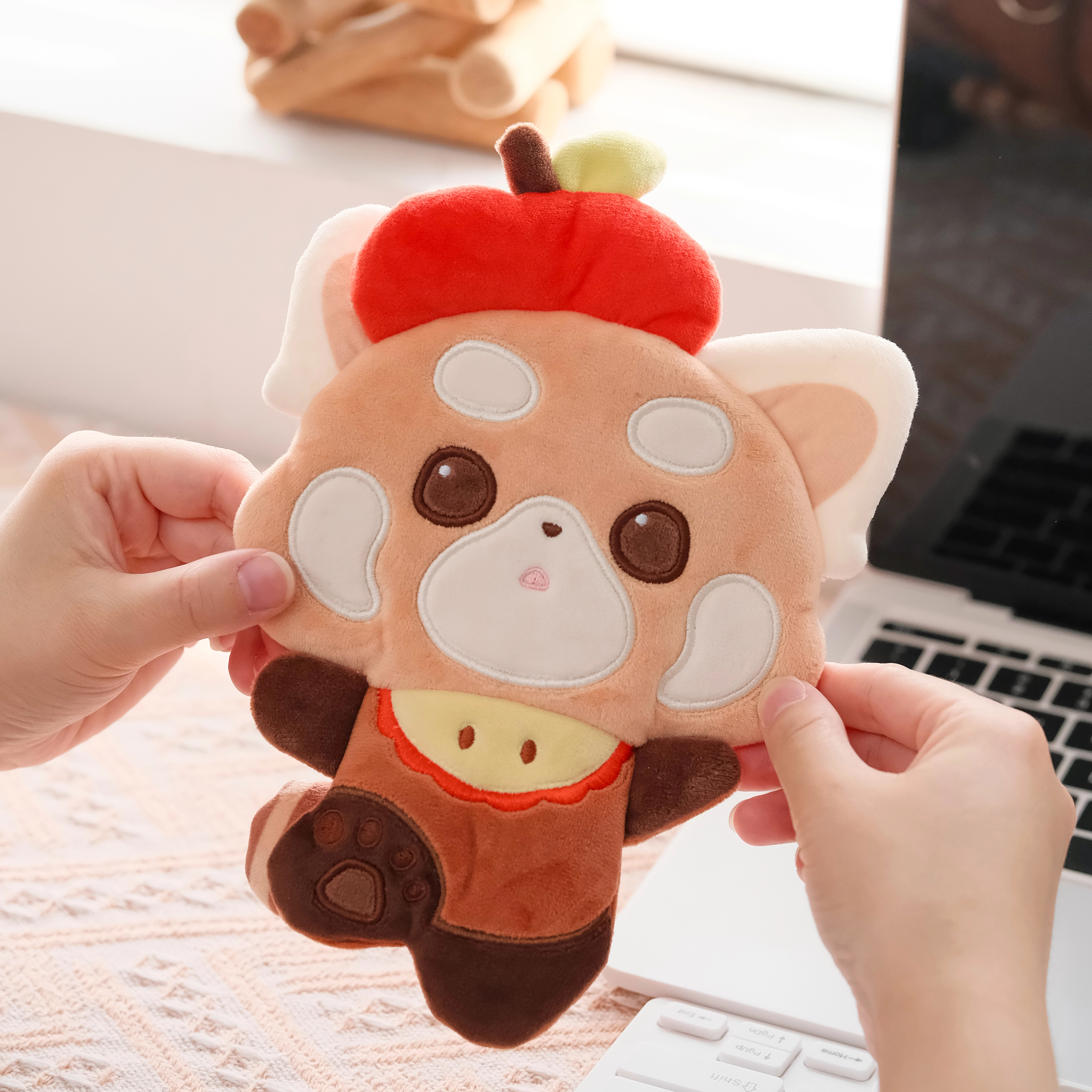 象扑君小熊猫果卜毛绒收纳袋