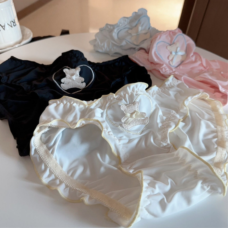 内裤好看高颜值 甜美小熊冰丝内裤清凉丝滑纯棉裆少女三角裤 C577
