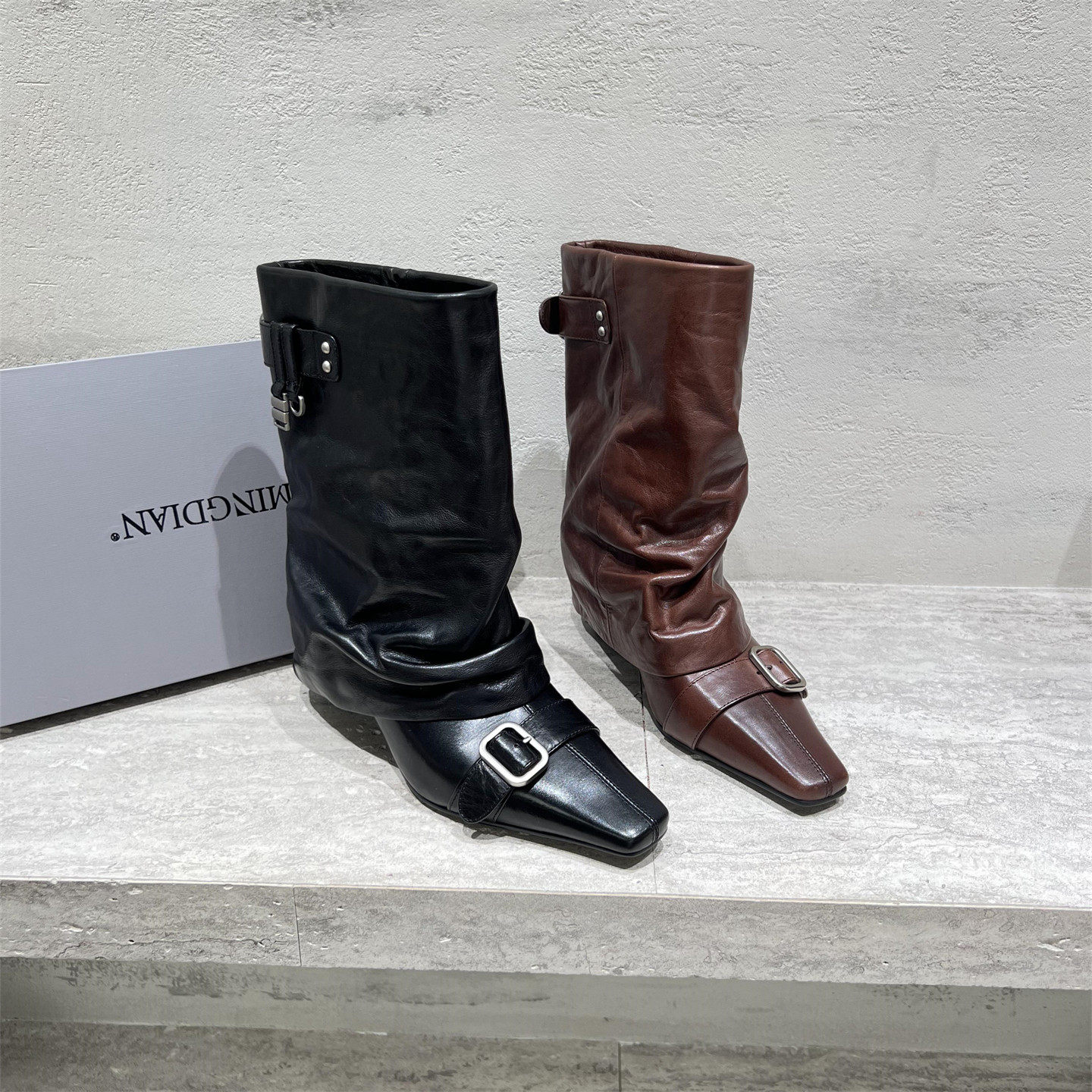 先峰名典欧洲站女靴2025秋新款真皮方头扣带高跟时尚中筒靴裤管靴