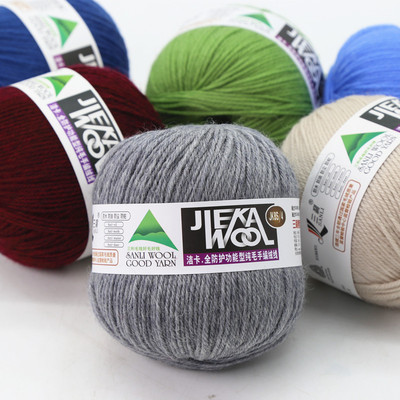 中粗手工编织围巾毛线团