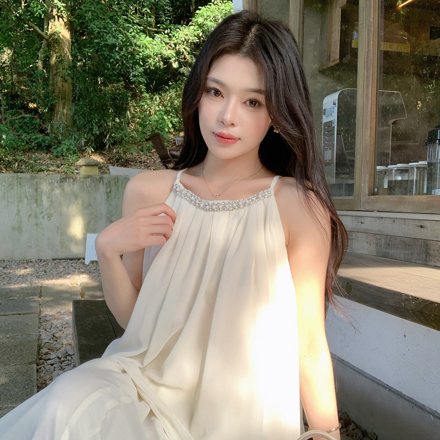 ByYou 夏季长款不规则白色吊带上衣套装女轻薄高腰半身长裙两件套图片
