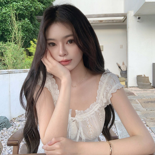 ByYou 夏季文艺风镂空刺绣百褶木耳边吊带上衣女薄款气质收腰小衫