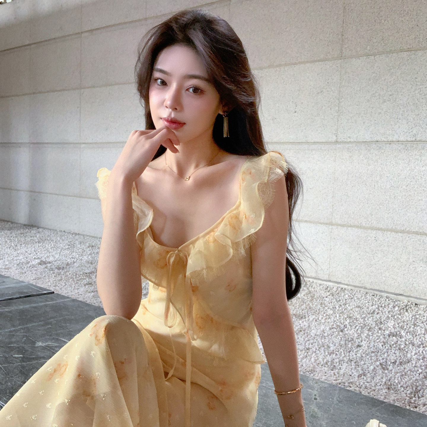 ByYou 蕾丝拼接木耳边黄色雪纺碎花吊带连衣裙夏收腰显瘦气质长裙