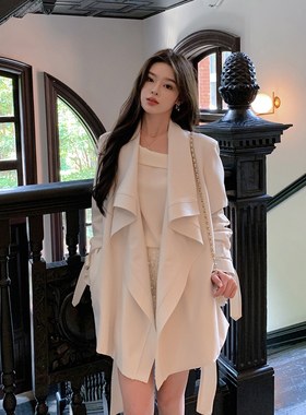 ByYou 秋冬新款气质白色大翻领风衣外套女短款高级感收腰休闲大衣