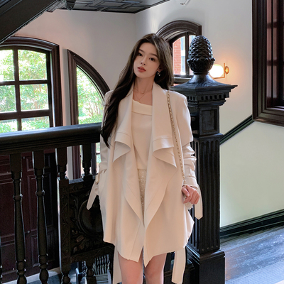 ByYou 秋冬新款气质白色大翻领风衣外套女短款高级感收腰休闲大衣