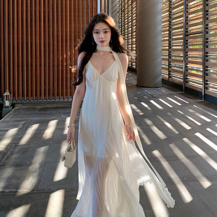 ByYou 夏季新款白色百褶雪纺吊带连衣裙长款气质收腰大裙摆仙女裙