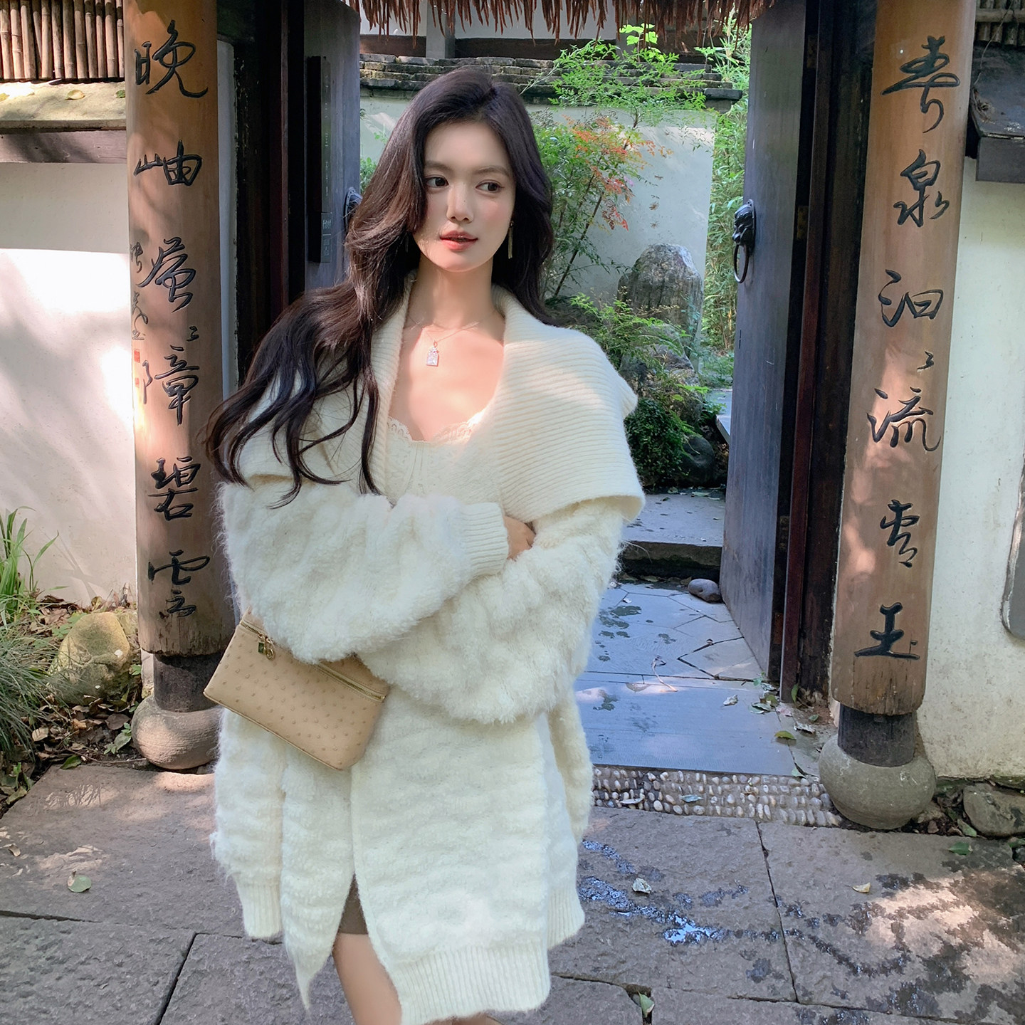 ByYou 冬季新款白色羊驼毛加厚毛衣外套女中长款保暖翻领针织开衫
