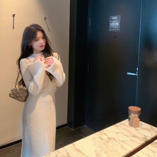 女加厚长款 仿水貂毛白色针织毛衣套装 包臀半身裙两件套 冬季 ByYou