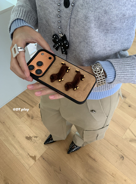 DT play 秋冬棕色毛绒腊肠小狗可爱韩国ins风博主小众设计适用于iphone17promax/16/15苹果14/13手机壳保护套