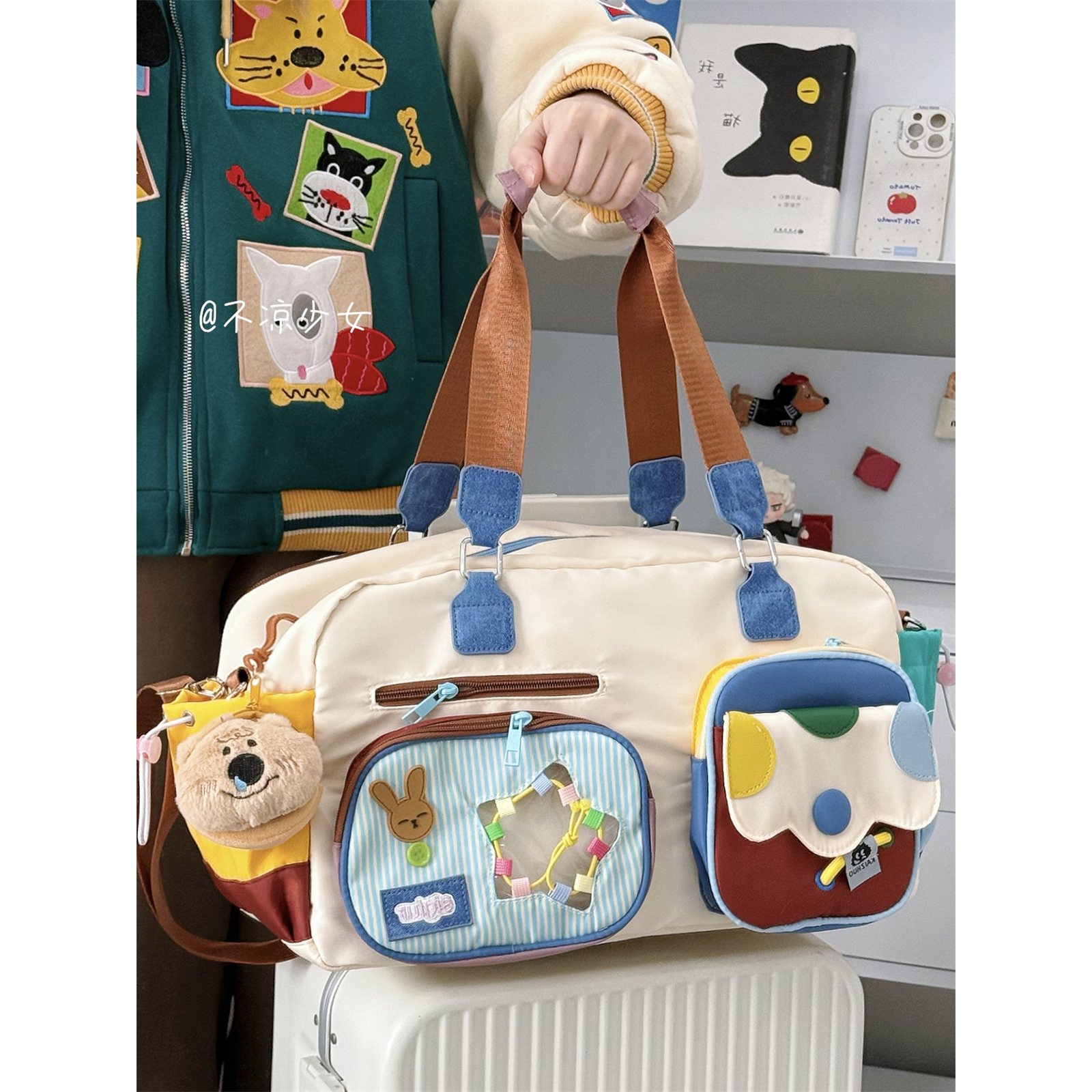 可爱小众设计健身包撞色大容量童趣短途手提旅行包少女单肩斜挎包