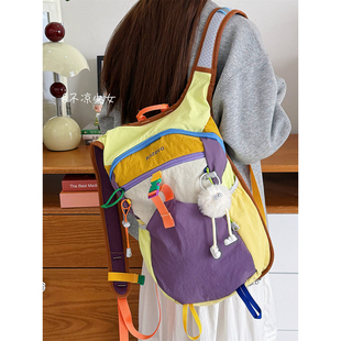 多巴胺撞色小众运动轻便书包学生防水双肩包户外徒步登山旅行背包