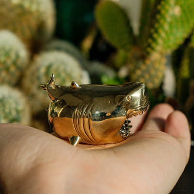 黄铜巨齿鲨摆件手把件招财