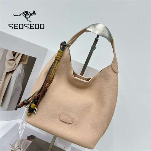 商场同款简约通勤实用水桶包正品