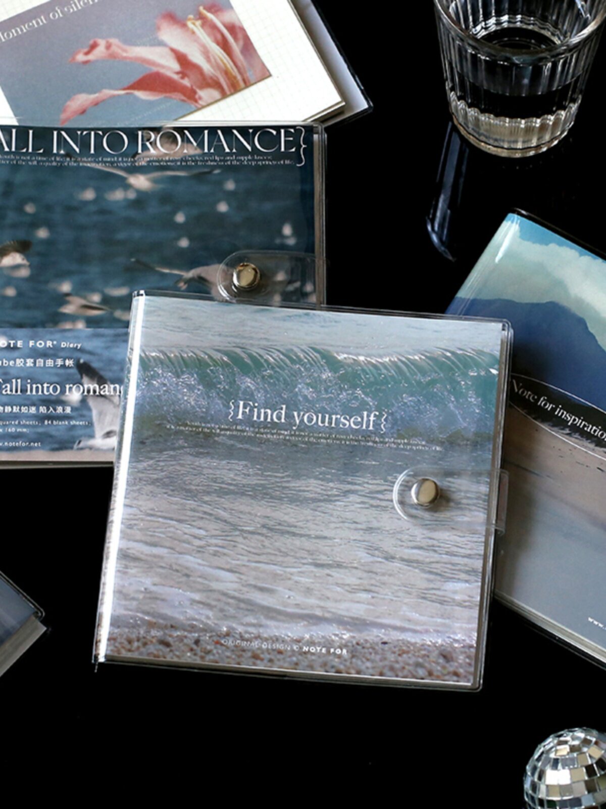 모든 것이 퍼즐처럼 조용합니다. 소녀들을 위한 간단한 기능 메모장입니다