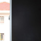 自粘玻璃膜黑色窗户遮光卫生间不透光玻璃贴纸带胶窗纸隔热防晒贴