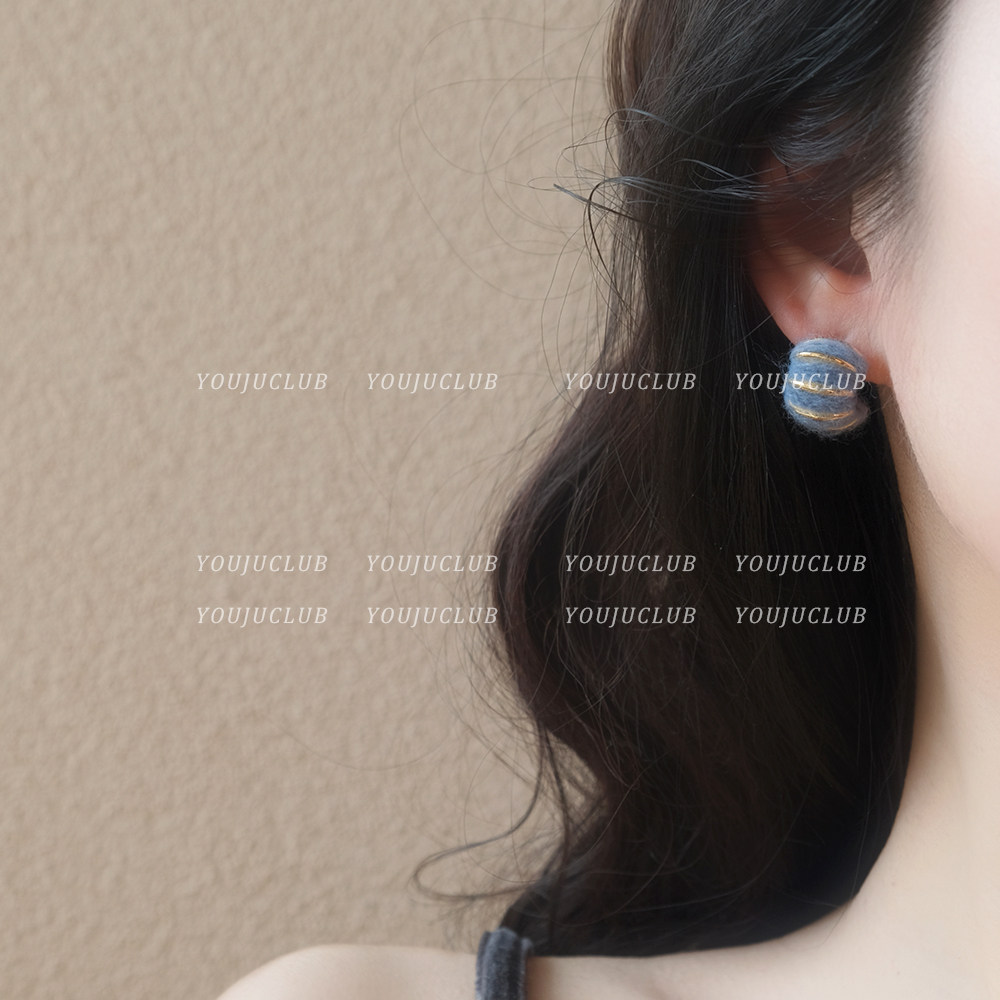 youjuclub-织女心丝~蓝色毛绒毛线小巧c形白色小众高级感耳钉耳夹