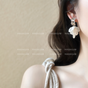 YOUJUclub-沉溺 法式超仙贝壳锆石小众轻奢高级感耳环蚊香盘耳夹