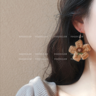 YOUJUclub 日系可爱甜美少女花朵秋冬耳环蚊香盘耳夹 甜甜毛线花