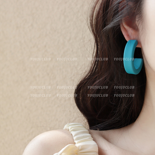 YOUJUclub-蔚蓝色~独特设计感圆圈c形耳环复古磨砂显白耳夹耳圈女