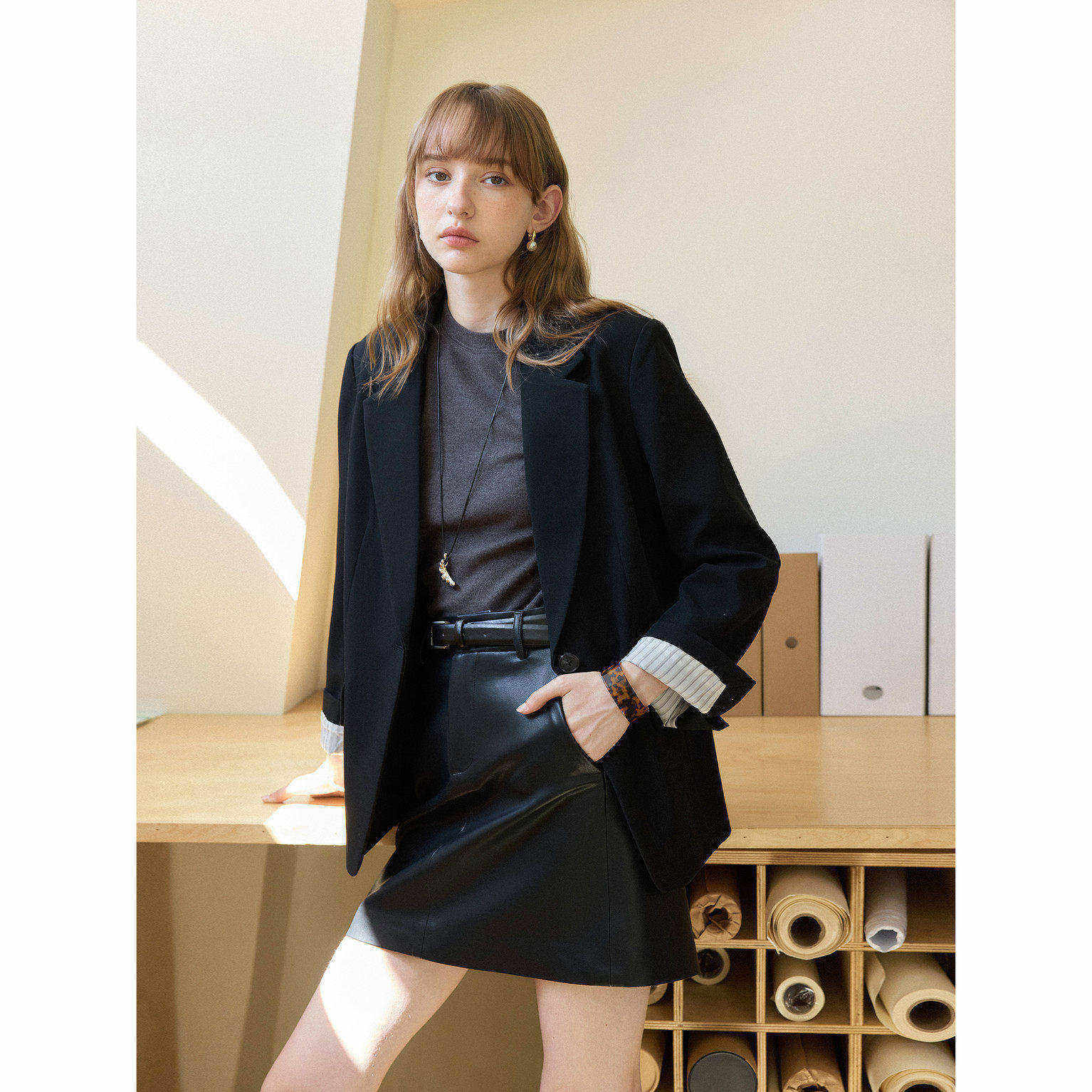 简约天丝醋酸黑色宽松小西装外套女秋季款韩版通勤职业西服小个子