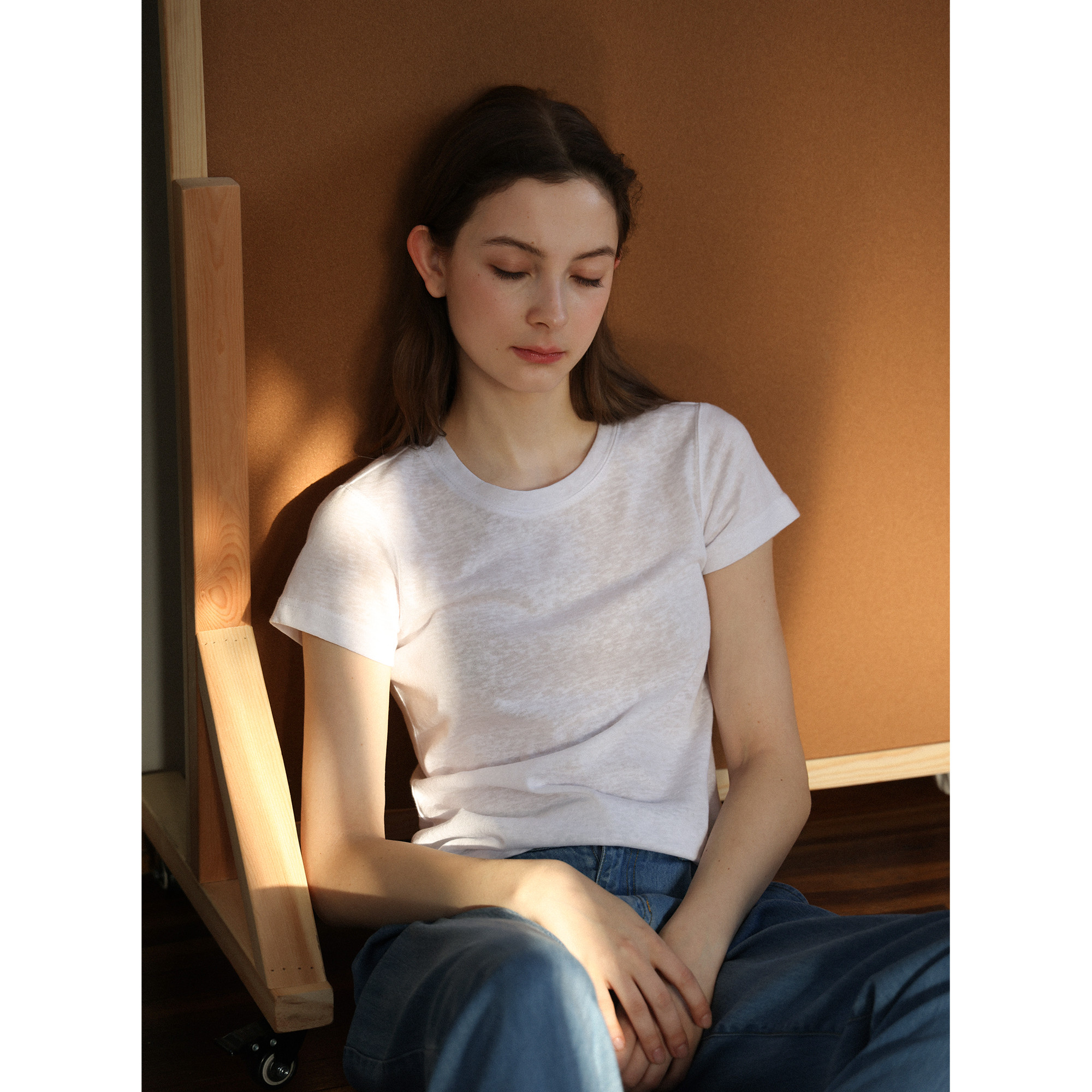 纯白色仿亚麻质感微透薄款微宽松正肩圆领短袖T恤女夏款百搭上衣