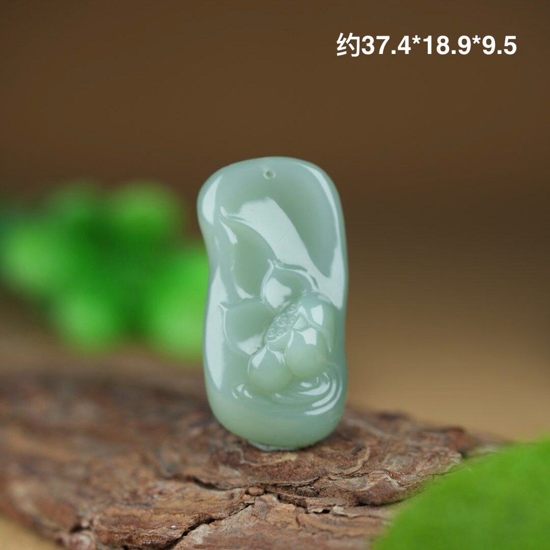 天然和田玉碧玉荷花吊坠男女新国风颈饰粉青莲花挂件收藏