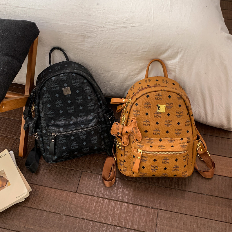 铆钉印花双肩包女韩版2025新款潮流学生书包时尚大容量背包旅行包