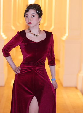 Into Fiction戏梦巴黎法式复古舞会跳舞酒红色开叉丝绒方领连衣裙