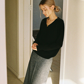 50%羊毛法式 Into Fiction 职场通勤灰黑色高腰气质风毛呢半身裙